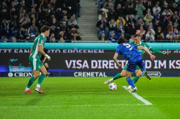 2 Bundesliga, Karlsruher SC vs SpVgg Greuther Fürth, 20 03 2026 Roko Å imiÄ‡ Karlsruher SC, 9 who does not take his chance in the 5 meter space 2 Bundesliga, Karlsruher SC vs SpVgg Greuther Fürth, BBBank Wildpark Karlsruhe, 20 03 2026 DFB DFL REGULATIONS PROHIBIT ANY USE OF PHOTOGRAPHS AS IMAGE SEQUENCES AND OR QUASI VIDEO Copyright: xBEAUTIFULxSPORTS Boscox