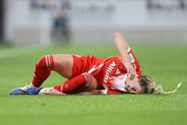 Giulia Gwinn FC Bayern Munich is injured on the ground during the Woman Bundesliga match between SGS Essen and Bayern Munich at Stadion an der Hafenstraße on March 20 in Essen, Germany, Germany Photo by Oliver Kaelke DeFodi Images Giulia Gwinn FC Bayern München injured on the ground during the Woman Bundesliga match between SGS Essen and Bayern München at Stadion an der Hafenstraße on March 20, 2026 in Cologne, Germany Photo by Oliver Kaelke DeFodi Images DFL regulations prohibit any use of photographs as image sequences and or quasi video Photo by Oliver Kaelke DeFodi Images
