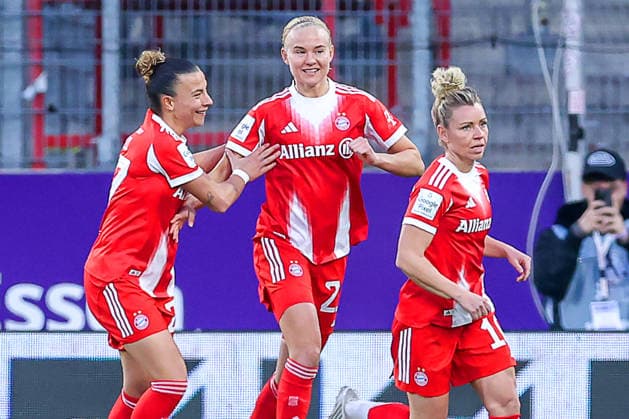 20 03 2026, Football, 1 Womens Bundesliga, SGS Essen FC Bayern München, Stadion Hafenstraße, Google Pixel Frauenbundesliga, 21 Spieltag, Saison 2025 2026 Goal celebration after the goal to 1 0 by scorer Pernille Harder FC Bayern Muenchen 21 together with Linda Dallmann FC Bayern Muenchen 10 Giulia Gwinn FC Bayern Muenchen 07 DFB regulations prohibit any use of photographs as image sequences and or quasi video Nordrhein Westfalen Germany