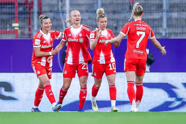 20 03 2026, Football, 1 Womens Bundesliga, SGS Essen FC Bayern München, Stadion Hafenstraße, Google Pixel Frauenbundesliga, 21 Spieltag, Saison 2025 2026 Goal celebration after the goal to 1 0 by scorer Pernille Harder FC Bayern Muenchen 21 together with Linda Dallmann FC Bayern Muenchen 10 Giulia Gwinn FC Bayern Muenchen 07 DFB regulations prohibit any use of photographs as image sequences and or quasi video Nordrhein Westfalen Germany