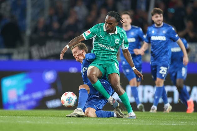 Dzenis Burnic Karlsruher SC, 07 in duel with Noel Futkeu SpVgg Greuther Fuerth, 09 , Karlsruher SC vs SpVgg Greuther Fuerth, 2 Bundesliga, Matchday 27, 2025 2026, 20 03 2026, DFL REGULATIONS PROHIBIT ANY USE OF PHOTOGRAPHS AS IMAGE SEQUENCES AND OR QUASI VIDEO, Karlsruher SC vs SpVgg Greuther Fuerth, 2 Bundesliga, 27 Matchday, 2025 2026, 20 03 2026 Karlsruhe Copyright: xEibner-Pressefoto JanxPrihodax EP_JPA
