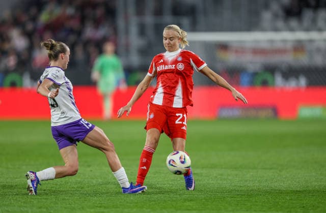 GER, Essen, SGS Essen vs FC Bayern Munich, Google Pixel Womens Bundesliga, Football, DFB, Season 2025 2026, Stadion an der Hafenstraße , 21 Matchday in picture f l Beke Sterner SGS Essen Women 19 , Pernille Harder Bayern Munich 21 , Duel DFB DFL REGULATIONS PROHIBIT ANY USE OF PHOTOGRAPHS AS IMAGE SEQUENCES AND OR QUASI VIDEO, 20 03 2026 Copyright: HMBxMedia HendrikxHamelau