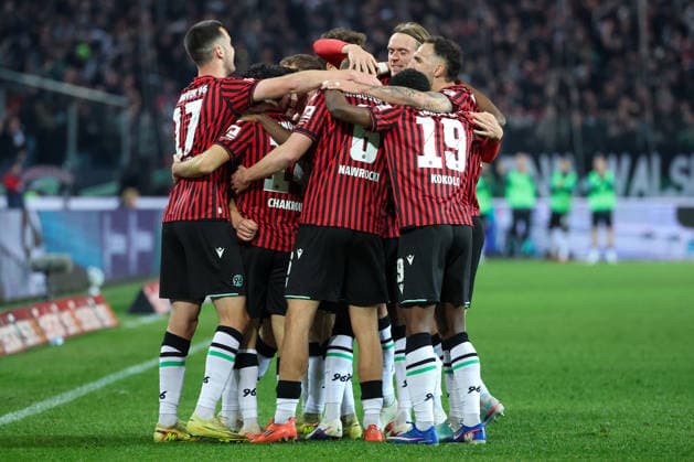 2 Bundesliga Hannover 96 Eintracht Braunschweig on 20 03 2026 at Heinz von Heiden Arena in Hannover Cheering, goal celebration, goal scorer, goal scorer Maik Nawrocki Hannover celebrates with the team after his goal for 1 to 0 MH