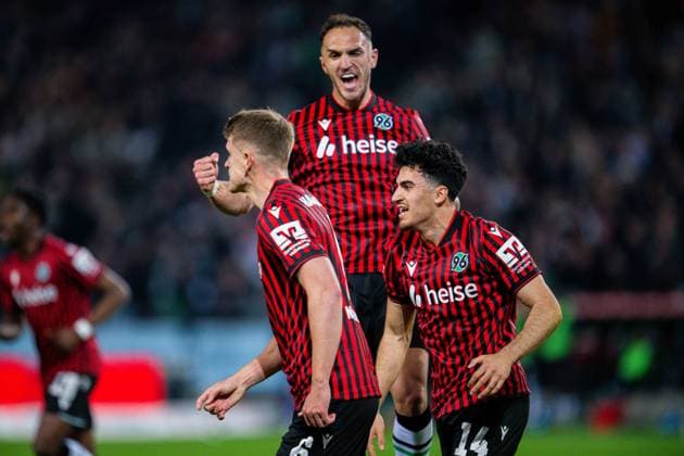 20 03 2026 Soccer, 2025 2026, 2 Bundesliga, Matchday 27, Hannover 96 Eintracht Braunschweig L R Maik Nawrocki Hannover celebrates after his goal to 1 0 with Virgil GhiÈa Hannover , Husseyn Chakroun Hannover DFL REGULATIONS PROHIBIT ANY USE OF PHOTOGRAPHS AS IMAGE SEQUENCES AND OR QUASI VIDEO