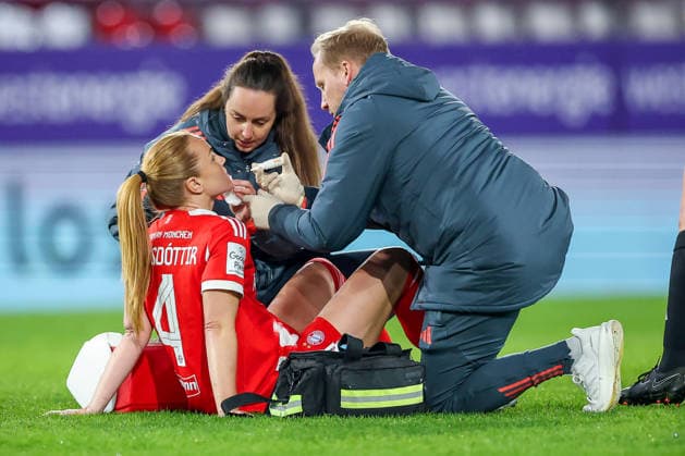 20 03 2026, Football, 1 Womens Bundesliga, SGS Essen FC Bayern München, Stadion Hafenstraße, Google Pixel Frauenbundesliga, 21 Spieltag, Saison 2025 2026 Glodis Viggosdottir FC Bayern Muenchen 04 must receive medical treatment for head injury Kinn DFB regulations prohibit any use of photographs as image sequences and or quasi video Nordrhein Westfalen Germany