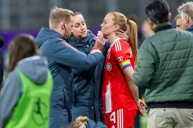20 03 2026, Football, 1 Womens Bundesliga, SGS Essen FC Bayern München, Stadion Hafenstraße, Google Pixel Frauenbundesliga, 21 Spieltag, Saison 2025 2026 Glodis Viggosdottir FC Bayern Muenchen 04 must receive medical treatment for head injury Kinn DFB regulations prohibit any use of photographs as image sequences and or quasi video Nordrhein Westfalen Germany