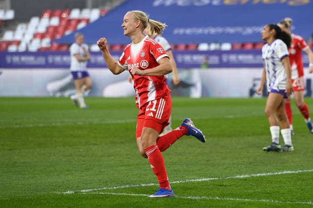 Pernille HARDER M cheers after her goal to 0 1, cheering, jubilation, enthusiasm, joy, emotion SGS Essen FC Bayern Muenchen Football Google Pixel Bundesliga Womens Season 2025 2026, 21 Matchday, Matchday21 on 20 03 2026 at Stadion an der Hafenstrasse Essen, Â