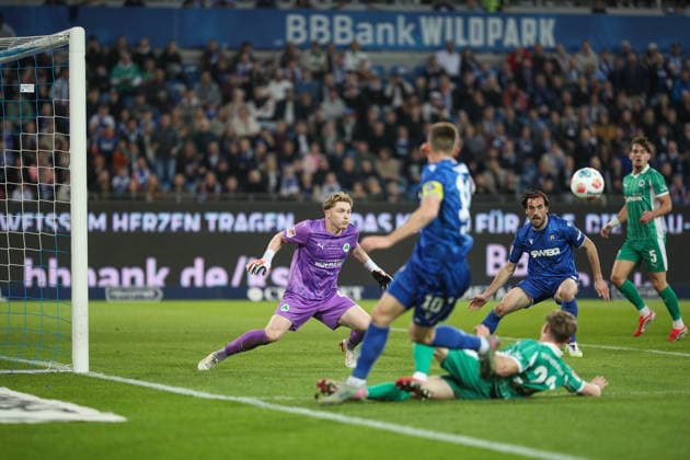 Roko Simic Karlsruher SC, 09 with the big chance to equalize, Karlsruher SC vs SpVgg Greuther Fuerth, 2 Bundesliga, 27 Matchday, 2025 2026, 20 03 2026, DFL REGULATIONS PROHIBIT ANY USE OF PHOTOGRAPHS AS IMAGE SEQUENCES AND OR QUASI VIDEO, Karlsruher SC vs SpVgg Greuther Fuerth, 2 Bundesliga, 27 Matchday, 2025 2026, 20 03 2026 Karlsruhe Copyright: xEibner-Pressefoto JanxPrihodax EP_JPA