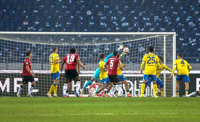 Germany Soccer 2 Bundesliga 2025 2026, Matchday 27 Hannover 96 vs Eintracht Braunschweig Heinz von Heiden Arena Stadion Hannover Goal chance Ron Thorben Hoffmann Eintracht Braunschweig, 1 Hannover Copyright: xAymanxAlahmedx