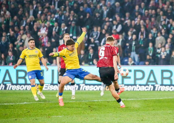 Germany Soccer 2 Bundesliga 2025 2026, Matchday 27 Hannover 96 vs Eintracht Braunschweig Heinz von Heiden Arena Stadion Hannover Maik Nawrocki Hannover 96, 6 Elhan Kastrati Eintracht Braunschweig, 13 Hannover Copyright: xAymanxAlahmedx