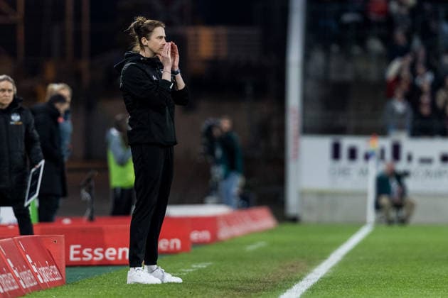 GOOGLE PIXEL Womens Bundesliga, SGS Essen FC Bayern Munich 20 03 2026 Heleen Jaques Coach SGS Essen calls, coaches GOOGLE PIXEL Womens Bundesliga, SGS Essen FC Bayern Munich, Essen, Stadion an der Hafenstrasse on 20 03 2026 DFB REGULATIONS PROHIBIT ANY USE OF PHOTOGRAPHS AS IMAGE SEQUENCES AND OR QUASI VIDEO Copyright: xBEAUTIFULxSPORTS Wunderlx
