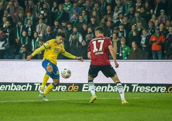 Germany Soccer 2 Bundesliga 2025 2026, Matchday 27 Hannover 96 vs Eintracht Braunschweig Heinz von Heiden Arena Stadion Hannover Goal chance Johan Gomez Johan Gomez Eintracht Braunschweig, 44 Hannover Copyright: xAymanxAlahmedx