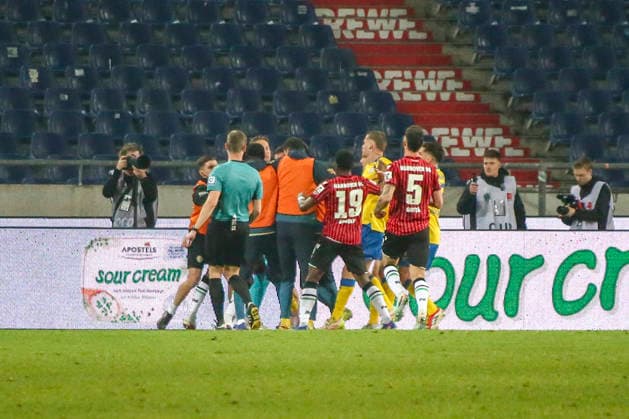 Germany Soccer 2 Bundesliga 2025 2026, Matchday 27 Hannover 96 vs Eintracht Braunschweig Heinz von Heiden Arena Stadion Hannover Fight between players Hannover Copyright: xAymanxAlahmedx