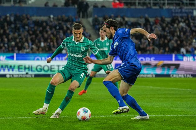2 Bundesliga, Karlsruher SC vs SpVgg Greuther Fürth, 20 03 2026 duel between Philipp Ziereis SpVgg Greuther Fürth, 4 and Roko Å imiÄ‡ Karlsruher SC, 9 2 Bundesliga, Karlsruher SC vs SpVgg Greuther Fürth, BBBank Wildpark Karlsruhe, 20 03 2026 DFB DFL REGULATIONS PROHIBIT ANY USE OF PHOTOGRAPHS AS IMAGE SEQUENCES AND OR QUASI VIDEO Copyright: xBEAUTIFULxSPORTS Boscox