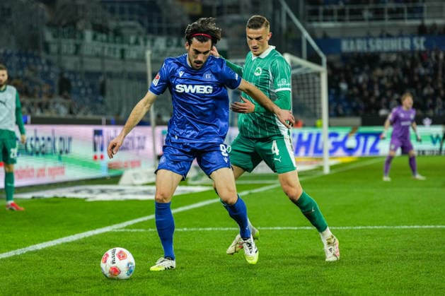 2 Bundesliga, Karlsruher SC vs SpVgg Greuther Fürth, 20 03 2026 duel between Philipp Ziereis SpVgg Greuther Fürth, 4 and Roko Å imiÄ‡ Karlsruher SC, 9 2 Bundesliga, Karlsruher SC vs SpVgg Greuther Fürth, BBBank Wildpark Karlsruhe, 20 03 2026 DFB DFL REGULATIONS PROHIBIT ANY USE OF PHOTOGRAPHS AS IMAGE SEQUENCES AND OR QUASI VIDEO Copyright: xBEAUTIFULxSPORTS Boscox