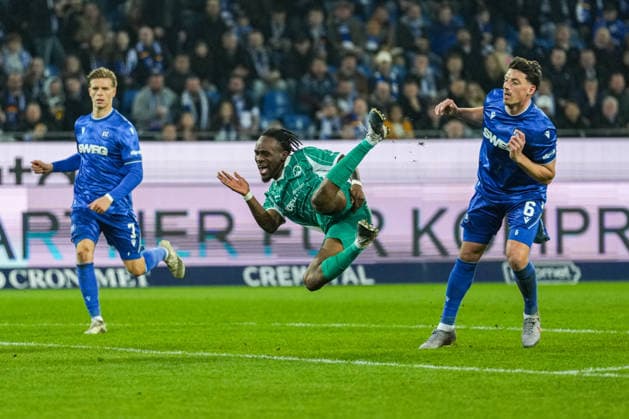 2 Bundesliga, Karlsruher SC vs SpVgg Greuther Fürth, 20 03 2026 duel between Noel Futkeu SpVgg Greuther Fürth, 9 and Nicolai Rapp Karlsruher SC, 6 2 Bundesliga, Karlsruher SC vs SpVgg Greuther Fürth, BBBank Wildpark Karlsruhe, 20 03 2026 DFB DFL REGULATIONS PROHIBIT ANY USE OF PHOTOGRAPHS AS IMAGE SEQUENCES AND OR QUASI VIDEO Copyright: xBEAUTIFULxSPORTS Boscox