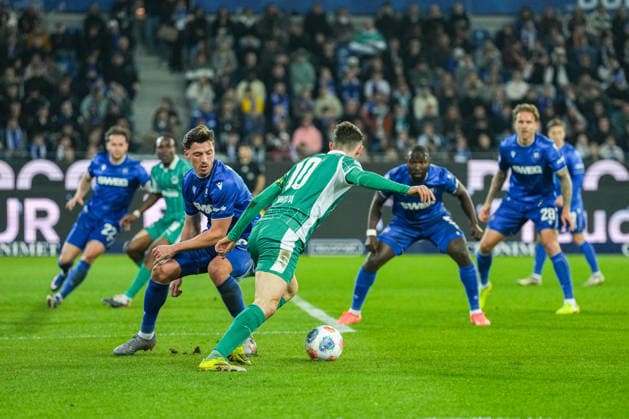 2 Bundesliga, Karlsruher SC vs. SpVgg Greuther Fürth, 20 03 2026 Duel between Nicolai Rapp Karlsruher SC, 6 and Branimir Hrgota SpVgg Greuther Fürth, 10 2 Bundesliga, Karlsruher SC vs. SpVgg Greuther Fürth, BBBank Wildpark Karlsruhe, 20 03 2026 DFB DFL REGULATIONS PROHIBIT ANY USE OF PHOTOGRAPHS AS IMAGE SEQUENCES AND OR QUASI VIDEO Copyright: xBEAUTIFULxSPORTS Boscox