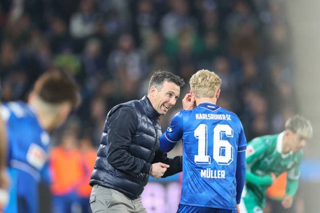 Christian Eichner Karlsruher SC, Head Coach gives Andreas Mueller Karlsruher SC, 16 Instructions, Karlsruher SC vs SpVgg Greuther Fuerth, 2 Bundesliga, 27 Matchday, 2025 2026, 20 03 2026, DFL REGULATIONS PROHIBIT ANY USE OF PHOTOGRAPHS AS IMAGE SEQUENCES AND OR QUASI VIDEO, Karlsruher SC vs SpVgg Greuther Fuerth, 2 Bundesliga, 27 Matchday, 2025 2026, 20 03 2026 Karlsruhe Copyright: xEibner-Pressefoto JanxPrihodax EP_JPA