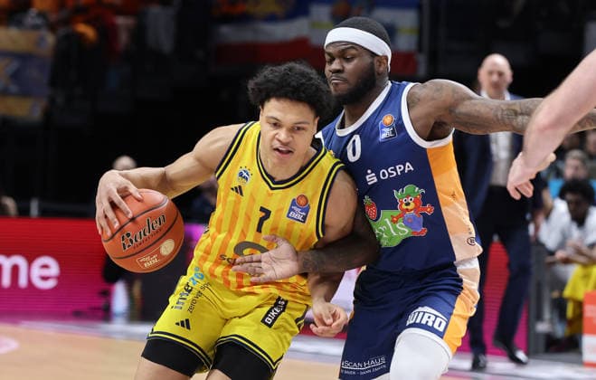 Jack Kayil on the ball, TJ Crockett duel Game scene Action Sport Basketball BBL Bundesliga Men 25 Matchday Season 2025 2026 20 03 2026 ALBA Berlin vs Rostock Seawolves