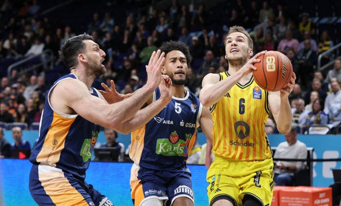 Owen Klassen, D Shawn Schwartz, Malte Delow on the ball duel Game scene Action Sport Basketball BBL Bundesliga Men 25 Matchday Season 2025 2026 20 03 2026 ALBA Berlin vs Rostock Seawolves