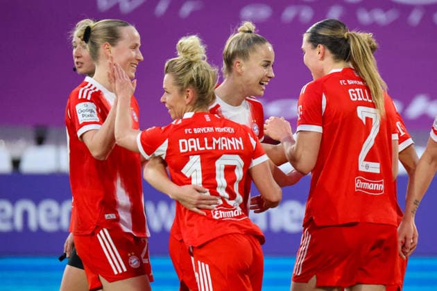 Essen, Germany 20 March 2026 1 Frauenbundesliga 21 Matchday SGS Essen vs FC Bayern Munich Women In the picture from left the second goal scorer Linda Dallmann FCB scores the goal to 2 0 for FC Bayern and cheers with Franziska Kett FCB , Giulia Gwinn FCB and Vanessa Gilles FCB Copyright: HMBxMedia MadeleinexFantini
