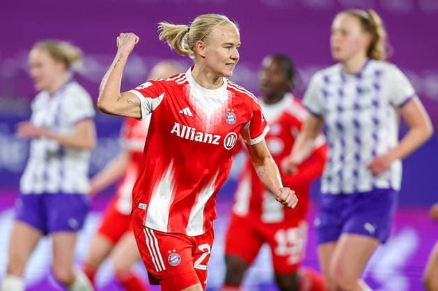 20 03 2026, Football, 1 Women Bundesliga, SGS Essen FC Bayern Munich, Stadion Hafenstraße, Google Pixel Frauenbundesliga, 21 Spieltag, Saison 2025 2026 Torjubel nach dem Tor zum 3 0 durch Torschütze Pernille Harder FC Bayern Muenchen 21 zusammen mit DFB regulations prohibit any use of photographs as image sequences and or quasi video Nordrhein Westfalen Germany