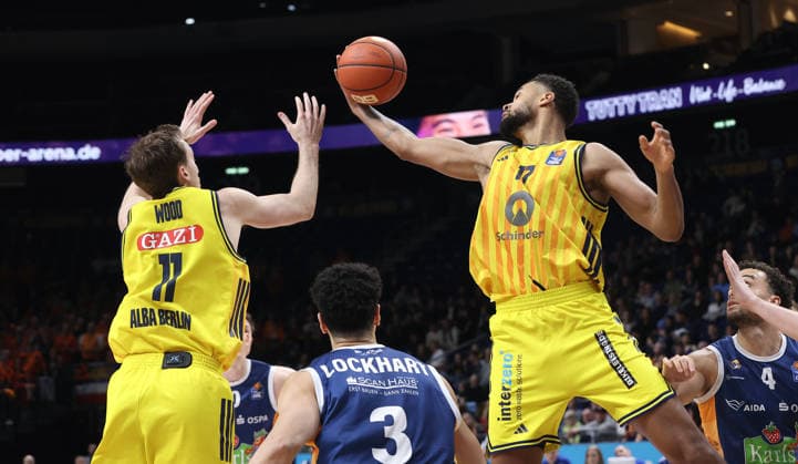 Moses Wood, Norris Agbakoko on the ball Game scene Action Sport Basketball BBL Bundesliga Men 25 Matchday Season 2025 2026 20 03 2026 ALBA Berlin vs Rostock Seawolves