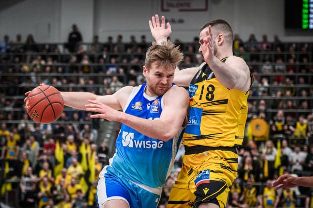 Till Pape Frankfurt Skyliners, 19 vs Jonas Wohlfarth Bottermann MHP RIESEN Ludwigsburg, 18 GER, MHP Riesen Ludwigsburg vs Skyliners Frankfurt, Basketball Bundesliga, easycredit BBL, 25 Matchday, Season 2025 2026, 20 03 2026 GER, MHP Riesen Ludwigsburg vs Skyliners Frankfurt, Basketball Bundesliga, easycredit BBL, 25 Matchday, Season 2025 2026, 20 03 2026 Ludwigsburg Copyright: xSandyxDinkelackerx EP_SDR