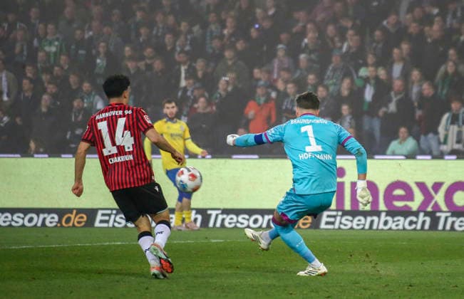 Germany Soccer 2 Bundesliga 2025 2026, Matchday 27 Hannover 96 vs Eintracht Braunschweig Heinz von Heiden Arena Stadion Hannover Ron Thorben Hoffmann Eintracht Braunschweig, 1 Husseyn Chakroun Hannover 96, 14 Hannover Copyright: xAymanxAlahmedx