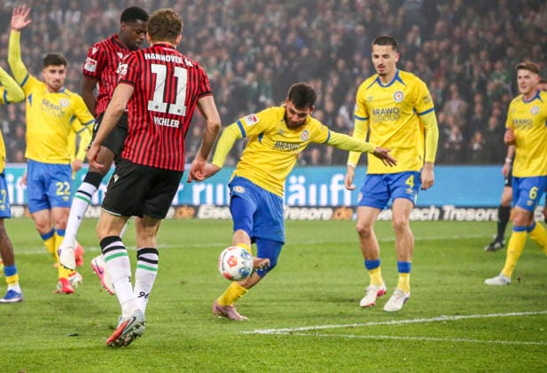 Germany Soccer 2 Bundesliga 2025 2026, Matchday 27 Hannover 96 vs Eintracht Braunschweig Heinz von Heiden Arena Stadion Hannover Goal chance Noël Así ko Noel Aseko Hannover 96, 15 Mehmet AydÄ±n Eintracht Braunschweig, 8 Hannover Copyright: xAymanxAlahmedx