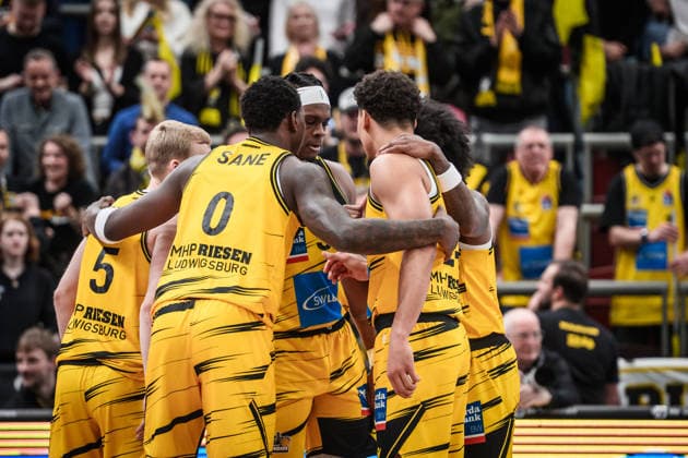 Keeshawn Kellman MHP RIESEN Ludwigsburg, 32 with team, team circle, team spirit GER, MHP Riesen Ludwigsburg vs Skyliners Frankfurt, Basketball Bundesliga, easycredit BBL, 25 Matchday, Season 2025 2026, 20 03 2026 GER, MHP Riesen Ludwigsburg vs Skyliners Frankfurt, Basketball Bundesliga, easycredit BBL, 25 Matchday, Season 2025 2026, 20 03 2026 Ludwigsburg Copyright: xSandyxDinkelackerx EP_SDR
