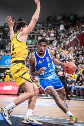 William Christmas Frankfurt Skyliners, 08 vs Brandon Tischler MHP RIESEN Ludwigsburg, 24 GER, MHP Riesen Ludwigsburg vs Skyliners Frankfurt, Basketball Bundesliga, easycredit BBL, 25 Matchday, Season 2025 2026, 20 03 2026 GER, MHP Riesen Ludwigsburg vs Skyliners Frankfurt, Basketball Bundesliga, easycredit BBL, 25 Matchday, Season 2025 2026, 20 03 2026 Ludwigsburg Copyright: xSandyxDinkelackerx EP_SDR