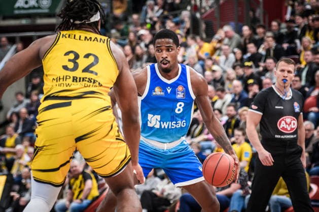 William Christmas Frankfurt Skyliners, 08 vs Keeshawn Kellman MHP RIESEN Ludwigsburg, 32 GER, MHP Riesen Ludwigsburg vs Skyliners Frankfurt, Basketball Bundesliga, easycredit BBL, 25 Matchday, Season 2025 2026, 20 03 2026 GER, MHP Riesen Ludwigsburg vs Skyliners Frankfurt, Basketball Bundesliga, easycredit BBL, 25 Matchday, Season 2025 2026, 20 03 2026 Ludwigsburg Copyright: xSandyxDinkelackerx EP_SDR