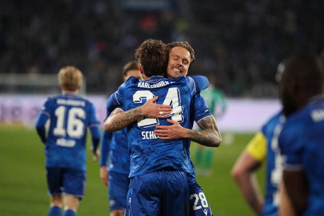 Marcel Franke Karlsruher SC, 28 celebrates with Fabian Schleusener Karlsruher SC, 24 the goal scorer for 3 1, Karlsruher SC vs SpVgg Greuther Fuerth, 2 Bundesliga, 27 Matchday, 2025 2026, 20 03 2026, DFL REGULATIONS PROHIBIT ANY USE OF PHOTOGRAPHS AS IMAGE SEQUENCES AND OR QUASI VIDEO, Karlsruher SC vs SpVgg Greuther Fuerth, 2 Bundesliga, 27 Matchday, 2025 2026, 20 03 2026 Karlsruhe Copyright: xEibner-Pressefoto JanxPrihodax EP_JPA