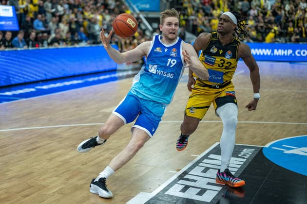 Till Pape Frankfurt Skyliners, 19 , Keeshawn Kellman MHP RIESEN Ludwigsburg, 32 , GER, MHP Riesen vs Skyliners Frankfurt, Basketball Bundesliga, easycredit BBL, 25 Matchday, Season 2025 2026, 20 03 2026, GER, MHP Riesen vs Skyliners Frankfurt, Basketball Bundesliga, easycredit BBL, 25 Matchday, Season 2025 2026, 20 03 2026 Ludwigsburg Copyright: xEibner-Pressefoto SaschaxWaltherx EP_EER