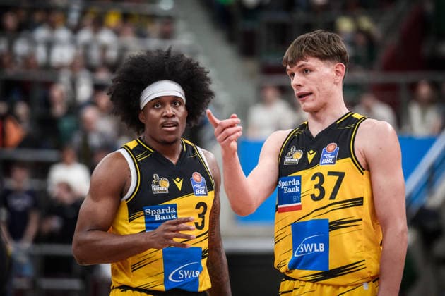 Stefan Smith MHP RIESEN Ludwigsburg, 03 with Julis Baumer MHP RIESEN Ludwigsburg, 37 GER, MHP Riesen Ludwigsburg vs Skyliners Frankfurt, Basketball Bundesliga, easycredit BBL, 25 Matchday, Season 2025 2026, 20 03 2026 GER, MHP Riesen Ludwigsburg vs Skyliners Frankfurt, Basketball Bundesliga, easycredit BBL, 25 Matchday, Season 2025 2026, 20 03 2026 Ludwigsburg Copyright: xSandyxDinkelackerx EP_SDR