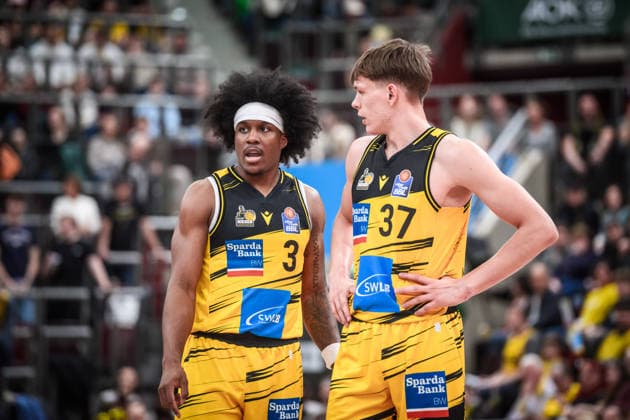 Stefan Smith MHP RIESEN Ludwigsburg, 03 with Julis Baumer MHP RIESEN Ludwigsburg, 37 GER, MHP Riesen Ludwigsburg vs Skyliners Frankfurt, Basketball Bundesliga, easycredit BBL, 25 Matchday, Season 2025 2026, 20 03 2026 GER, MHP Riesen Ludwigsburg vs Skyliners Frankfurt, Basketball Bundesliga, easycredit BBL, 25 Matchday, Season 2025 2026, 20 03 2026 Ludwigsburg Copyright: xSandyxDinkelackerx EP_SDR