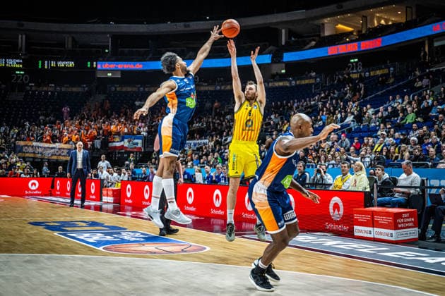 Basketball Berlin 20 03 2026 Season 2025 2026 EasyCredit BBL 1 Bundesliga Men, Men Alba Berlin Rostock Seawolves Malte Delow Alba Berlin, No 06 D Shawn Schwartz Rostock, No 05