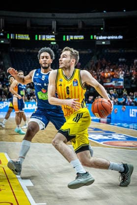Basketball Berlin 20 03 2026 Season 2025 2026 EasyCredit BBL 1 Bundesliga Men, Men Alba Berlin Rostock Seawolves Malte Delow Alba Berlin, No 06 D Shawn Schwartz Rostock, No 05