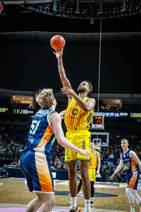 Basketball Berlin 20 03 2026 Season 2025 2026 EasyCredit BBL 1 Bundesliga Men, Men Alba Berlin Rostock Seawolves Norris Agbakoko Alba Berlin, No 17 Bent Leuchten Rostock, No 51