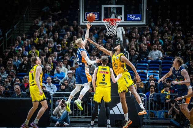 Basketball Berlin 20 03 2026 Season 2025 2026 EasyCredit BBL 1 Bundesliga Men, Men Alba Berlin Rostock Seawolves Lukasz Kolenda Rostock, No 10 Norris Agbakoko Alba Berlin, No 17