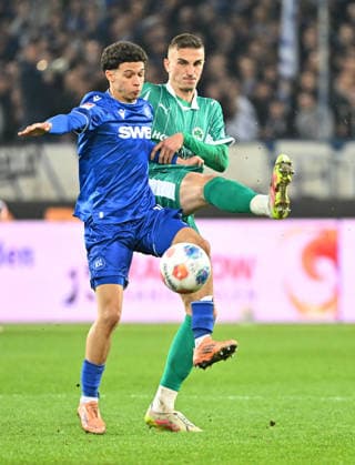 20 03 2026 Soccer Season 2025 2026 2 Soccer Bundesliga 27 Matchday Karlsruher SC KSC Karlsruhe SpVgg Greuther Fürth SGF Kleeblatt Sportfoto Zink MeZi xmexzix DFL regulations prohibit any use of photographs as image sequences and or quasi video only for editorial use Louey Ben Farhat 19, Karlsruher SC KSC Philipp Ziereis 4, SpVgg Greuther Fürth, rechts