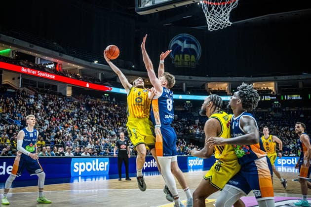 Basketball Berlin 20 03 2026 Season 2025 2026 EasyCredit BBL 1 Bundesliga Men, Men Alba Berlin Rostock Seawolves Malte Delow Alba Berlin, No 06 Andy van Vliet Rostock, No 81