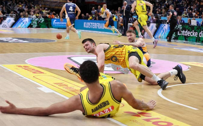 Norris Agbakoko, Jonas Mattisseck on the floor after a duel Sport Basketball BBL Bundesliga Men 25 Matchday Season 2025 2026 20 03 2026 ALBA Berlin vs Rostock Seawolves
