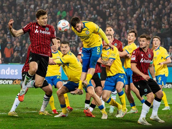 Mehmet Aydin Eintracht Braunschweig, 08 in header duel against Benedikt Pichler Hannover 96, 11 Hannover 96 vs Eintracht Braunschweig, Football, 2 Bundesliga, Matchday 27, Season 2025 2026, 20 03 2026 DFL REGULATIONS PROHIBIT ANY USE OF PHOTOGRAPHS AS IMAGE SEQUENCES AND OR QUASI VIDEO, Hannover 96 vs Eintracht Braunschweig, Football, 2 Bundesliga, Matchday 27, Season 2025 2026, 20 03 2026 Hannover Copyright: xEibner-Pressefoto DamianxKruczynx EP_DKI
