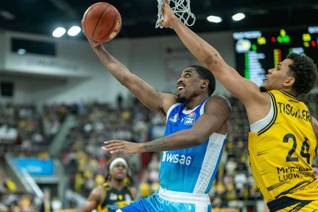 William Christmas Frankfurt Skyliners, 08 , Brandon Tischler MHP RIESEN Ludwigsburg, 24 , GER, MHP Riesen vs Skyliners Frankfurt, Basketball Bundesliga, easycredit BBL, 25 Matchday, Season 2025 2026, 20 03 2026, GER, MHP Riesen vs Skyliners Frankfurt, Basketball Bundesliga, easycredit BBL, 25 Matchday, Season 2025 2026, 20 03 2026 Ludwigsburg Copyright: xEibner-Pressefoto SaschaxWaltherx EP_EER