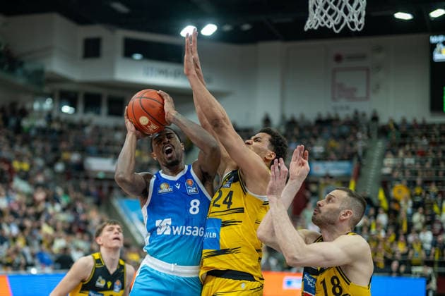 Julis Baumer MHP RIESEN Ludwigsburg, 37 , William Christmas Frankfurt Skyliners, 08 , Brandon Tischler MHP RIESEN Ludwigsburg, 24 , Jonas Wohlfarth Bottermann MHP RIESEN Ludwigsburg, 18 , GER, MHP Riesen vs Skyliners Frankfurt, Basketball Bundesliga, easycredit BBL, 25 Matchday, Season 2025 2026, 20 03 2026, GER, MHP Riesen vs Skyliners Frankfurt, Basketball Bundesliga, easycredit BBL, 25 Matchday, Season 2025 2026, 20 03 2026 Ludwigsburg Copyright: xEibner-Pressefoto SaschaxWaltherx EP_EER