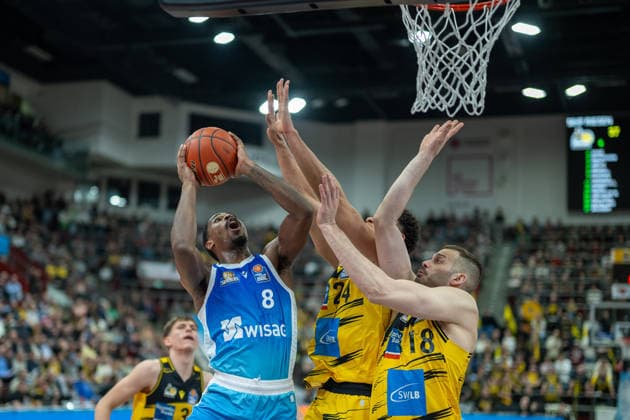 Julis Baumer MHP RIESEN Ludwigsburg, 37 , William Christmas Frankfurt Skyliners, 08 , Brandon Tischler MHP RIESEN Ludwigsburg, 24 , Jonas Wohlfarth Bottermann MHP RIESEN Ludwigsburg, 18 , GER, MHP Riesen vs Skyliners Frankfurt, Basketball Bundesliga, easycredit BBL, 25 Matchday, Season 2025 2026, 20 03 2026, GER, MHP Riesen vs Skyliners Frankfurt, Basketball Bundesliga, easycredit BBL, 25 Matchday, Season 2025 2026, 20 03 2026 Ludwigsburg Copyright: xEibner-Pressefoto SaschaxWaltherx EP_EER