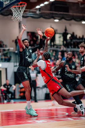 BB 2BL SBB Baskets Tigers Tuebingen Daivien Latrell Williamson SBB Baskets during the 2025 2026 season in the 2 Barmer Basketball Bundesliga Pro A on matchday 28 between SBB Baskets and Tigers Tuebingen at Wolfgang Lakenmacher Halle on March 20, 2026 in Magdeburg, Sachsen Anhalt, Germany