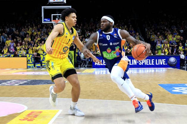 DEU, easyCredit BBL, ALBA vs Rostock Seawolves, 20 03 2026, Uber Arena, Berlin, DEU, easyCredit BBL, ALBA vs Rostock Seawolves, pictured Jack Kayil ALBA Berlin 7 , TJ Crockett Rostock Seawolves 0 nordphotoxGmbHx xEngler nph00076